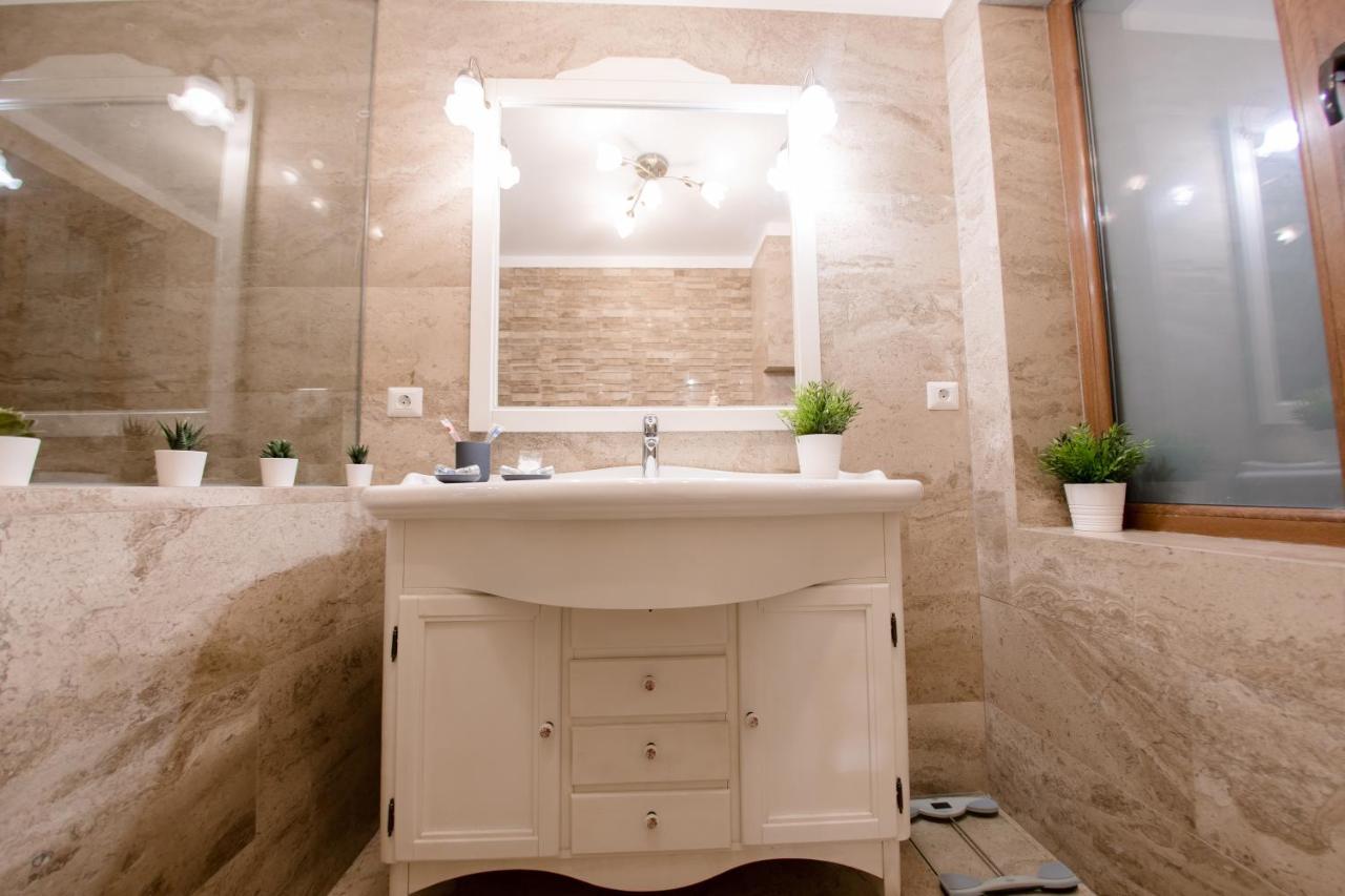 Apartamento Luxury Down Town Bucarest Exterior foto